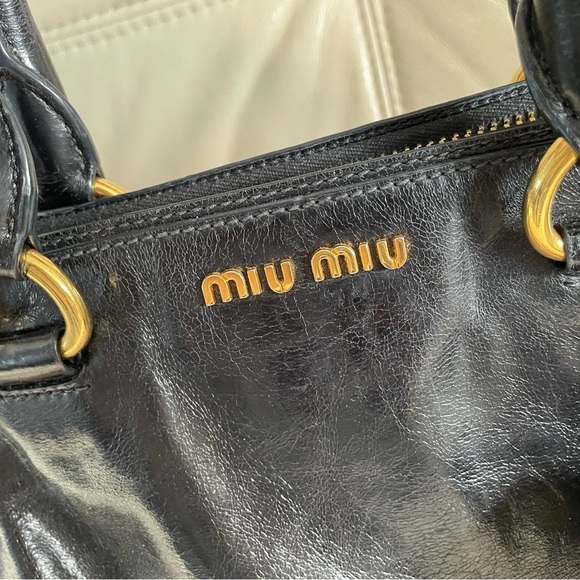 Authentic Miu Miu black soft leather double zip bag with adjustable strap - Picture 3 of 14